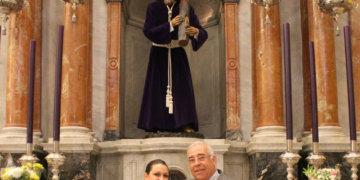 Niña Pastori y Francisco Ruiz «Superpaco» padrinos de la nueva túnica de Jesús Nazareno
