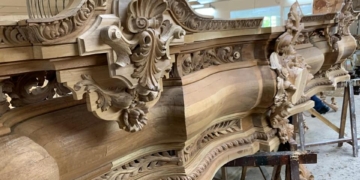 Escocias, bombos, palmeras y candelabros nueva fase de la talla del paso de Cristo Rey
