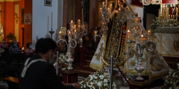Novena a la Virgen del Carmen (VII): La oración por los profesionales en tiempos de pandemia