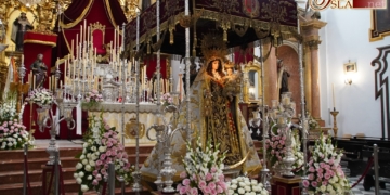 La Virgen del Carmen bajo palio para el acto de veneración de esta tarde