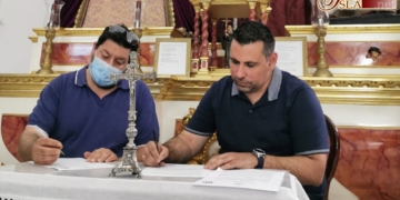 Gran Poder y la Agrupación Musical Valme firman el contrato para el próximo Miércoles Santo