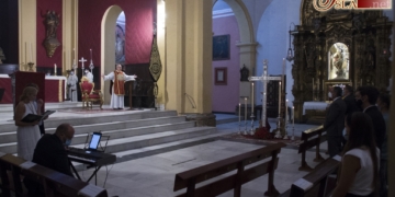 Los hermanos del Nazareno celebraron por segundo año la Exaltación de la Cruz