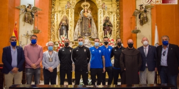 Visita a la Patrona del San Fernando CD para los mayores éxitos de la quinta temporada en 2ª B