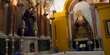 Los Titulares de Nazareno regresan a su altar de diario tras las tareas de resanado