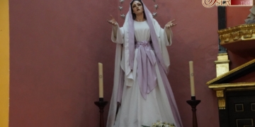 La Virgen del Rosario vuelve a presidir su altar en la sala del duelo de la Iglesia Mayor