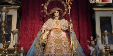 La Divina Pastora entronizada sobre un risco florido para la jornada del 1 de noviembre