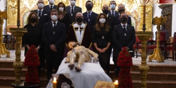 La Junta de Gobierno de Santo Entierro tomó posesión tras una misa de réquiem solemne