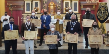 Misericordia reconoce en la onomástica de la Piedad a los hermanos que cumplen 25 y 50 años en la corporación