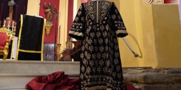 Bendecido un nuevo túnico de estilo otomano para Jesús Cautivo y Rescatado