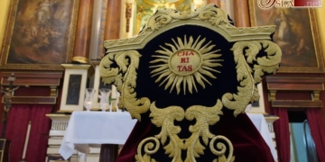 Bendecido el nuevo guión de Charitas de la Hermandad de la Oración en el Huerto