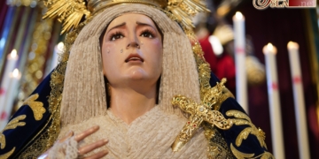 La Virgen de la Amargura centra en el Santo Cristo un distinto 8 de diciembre
