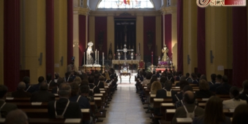 Lunes Santo de oraciones y largas colas ante Jesús Cautivo y la Virgen de la Trinidad