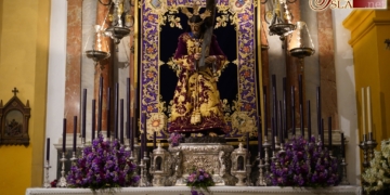 Jesús Nazareno se expone el resto de la Cuaresma en su altar con un exorno extraordinario
