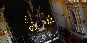 Vera-Cruz recrea el paso de Ruguero como altar efímero de Cuaresma
