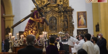 Solemnidad y recogimiento en el Vía-Crucis de Jesús Nazareno