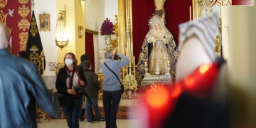 Luz de esperanza en la Casería en un Jueves Santo de oración y favores
