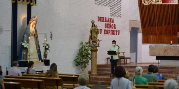 Esta tarde se rezó el Santo Rosario junto a la Virgen del Dulce Nombre