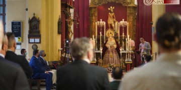 Los hermanos de Columna rezaron el Santo Rosario ante la Virgen de las Lágrimas