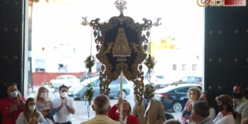 Misa de romeros y toda la fe rociera junto al Simpecado de La Isla