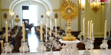 El Santísimo expuesto durante toda la jornada en San Francisco con motivo de la Solemnidad del Corpus Christi