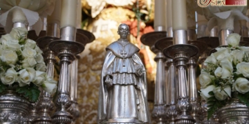 Imagen del Beato Marcelo Spínola y título de Pontificia a cabildo en la Hermandad del Huerto