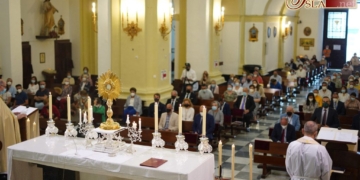 La jornada de adoración al Santísimo se clausura con el rezo de Vísperas