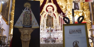 Un cartel, dos logotipos, dos presentadores y cien años de Patronazgo del Carmen sobre La Isla