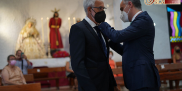 Sebastián Reyes Bermúdez recibió la insignia de oro de la Hermandad del Prendimiento