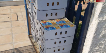 La cuadrilla de hermanos de Nazareno colabora con El Pan Nuestro entregando postres para sus usuarios