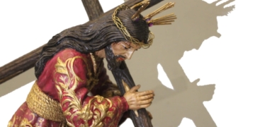 Los devotos de la Coronación de Espinas sortean una miniatura de Jesús Nazareno