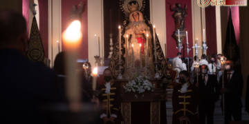 La Virgen de los Dolores presidió el rezo del Santo Rosario en el interior de la Iglesia Mayor
