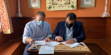Columna firma con la Agrupación Musical de Afligidos de Puente Genil para los dos próximos años