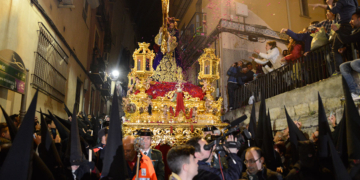 El Obispado de Jaén abre la puerta al culto externo: con parihuelas y sin bandas