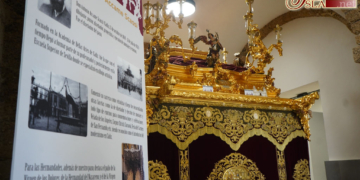 El paso de la Pastora expuesto en el Ayuntamiento: de su canastilla centenaria a nuestros días
