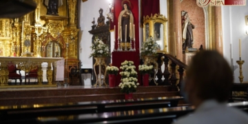 El Triduo a Santa Teresa del Niño Jesús finalizó ayer con la bendición de las rosas