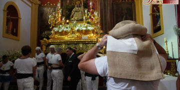 El paso de la Pastora será llevado por sus costaleros a la exposición en el ayuntamiento