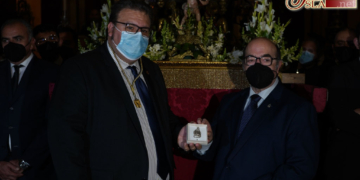 La Venera entregó su insignia al Patrón con motivo del año josefino