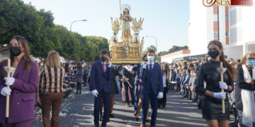 La procesión de la Niña María de la Compañía desafía al levante