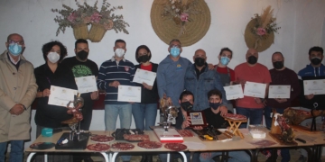 Éxito del curso solidario de cortadores de jamón de ASIHTUR a beneficio de la bolsa de caridad de Desamparados