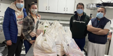 Coronación de Espinas entrega 100 kilos de alimentos y productos navideños a San Vicente de Paúl
