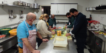 Columna prepara menús de Navidad para San Vicente de Paúl