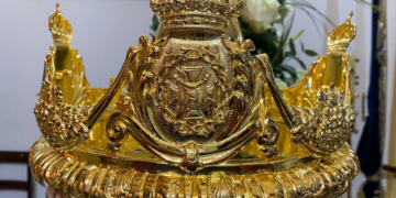El Triduo a la Virgen de la Piedad se inició con la bendición de blandones y medialuna