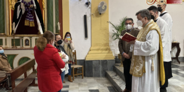 La luz de las velas alumbra la festividad de la Candelaria en la Pastora