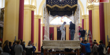 El palio de Lágrimas ya se encuentra montado sobre la nueva mesa de paso