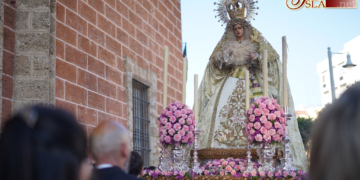 La Virgen de las Lágrimas presidió el rezo del Rosario por las calles del barrio de la Iglesia Mayor