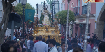 La procesión de Santa Elena regresó reluciente tras dos años de ausencia