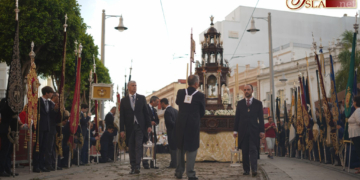 Corpus de minoría absoluta: Cofrades sí y abstención de políticos, militares y curas