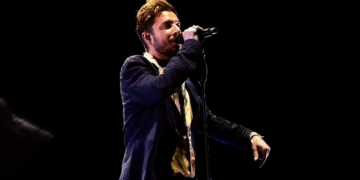 Manuel Carrasco le canta a San Fernando y a sus dos grandes devociones: Carmen y Nazareno
