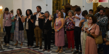 La imposición de escapularios marca el tercer día de la Novena del Carmen