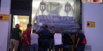 Los pasos del Santo Entierro ya en el nuevo almacén de Batallones de Marina